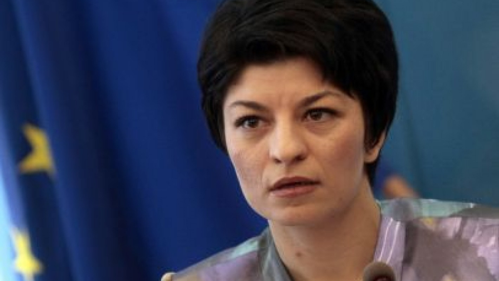 Атанасова: Здравеопазването получава 100 милиона по-малко в Бюджет 2013 Атанасова: Здравеопазването получава 100 милиона по-малко в Бюджет 2013