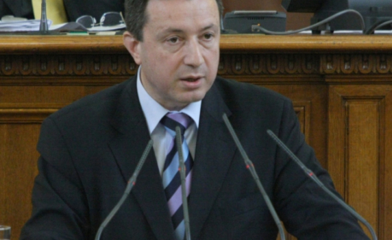 БСП: 76 депутати погазват инициативата на 700 хил. българи. Цветанов: Проектът за АЕЦ &quot;Белене&quot; е безсмислен
