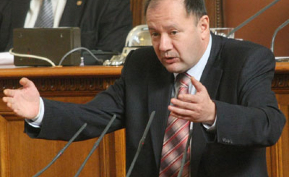 Парламентът прие на първо четене новия данък върху лихвите. Политиката на ГЕРБ е цинична, обявиха от БСП