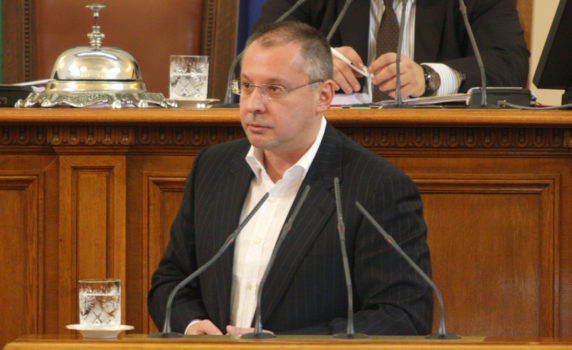 Станишев: Правителството се оправдава с кризата, сякаш тя е Баба Яга