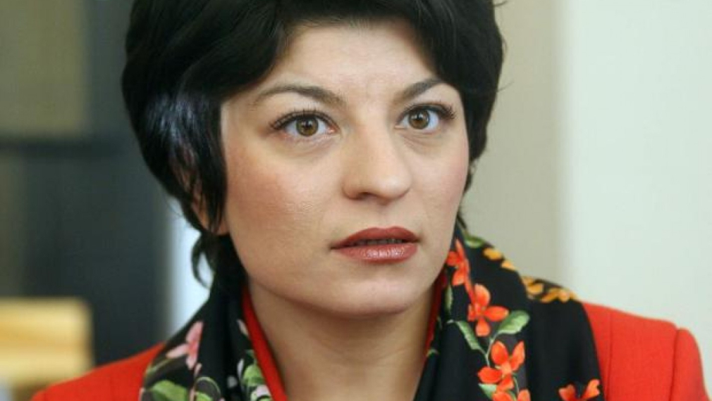 Атанасова дава на прокуратурата доклада за цените на лекарствата