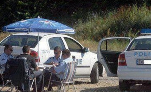 Антиполицейските групи в мрежата са „хейтърски”, заяви полицай