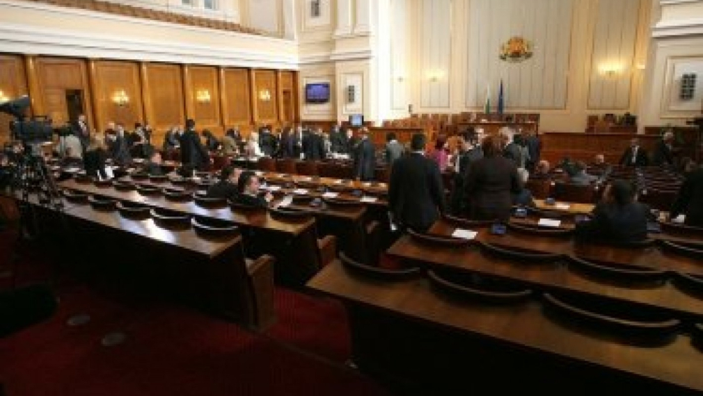 Депутатите решиха да не работят в Деня на траура Депутатите решиха да не работят в Деня на траура