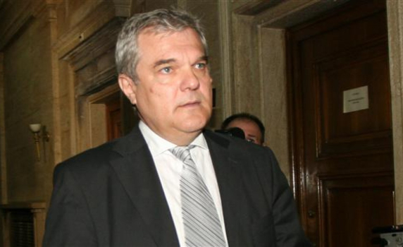 Румен Петков иска анкетна комисия за случая с пребитите франуцузи