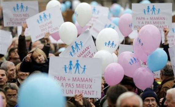 Демонстрации срещу гей браковете във Франция