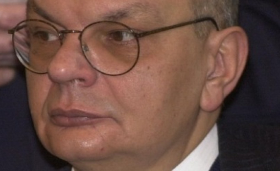 &quot;Награждават&quot; проф. Танчев за провалената клетва на Марковска, пращат го посланик в Казахстан