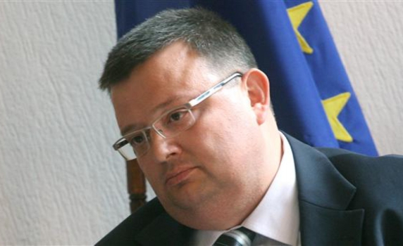 Цацаров: Не искам да приличам на Никола Филчев