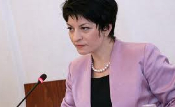 Атанасова: С г-н Борисов няма да отстъпим за отмяна на забраната за пушене