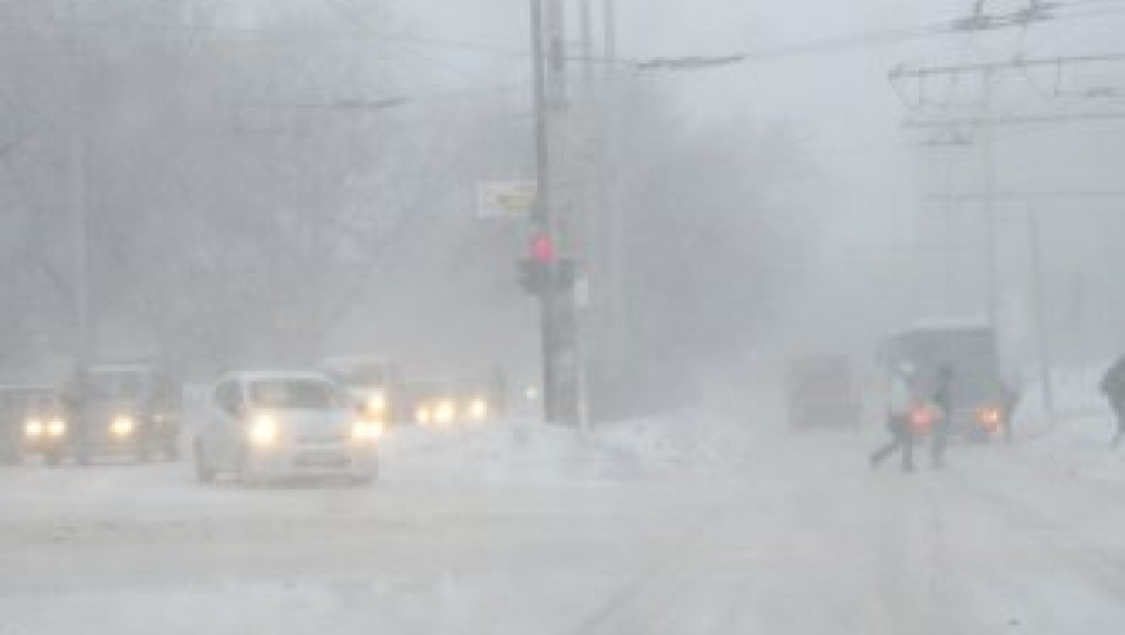 Близо 100 села без ток, в 13 области оранжев код заради снега