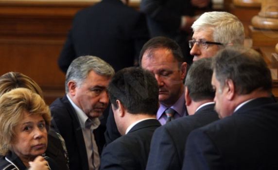 Цветанов предизвика скандал в НС, не се яви на парламентарен контрол