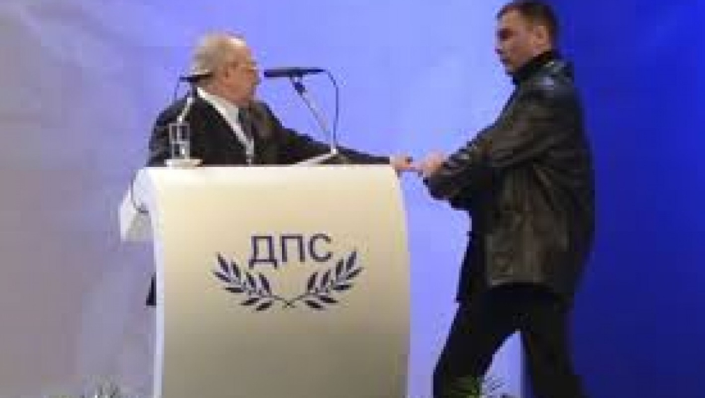 Ахмед Доган поиска да бъде заличен като свидетел по делото "Енимехмедов"