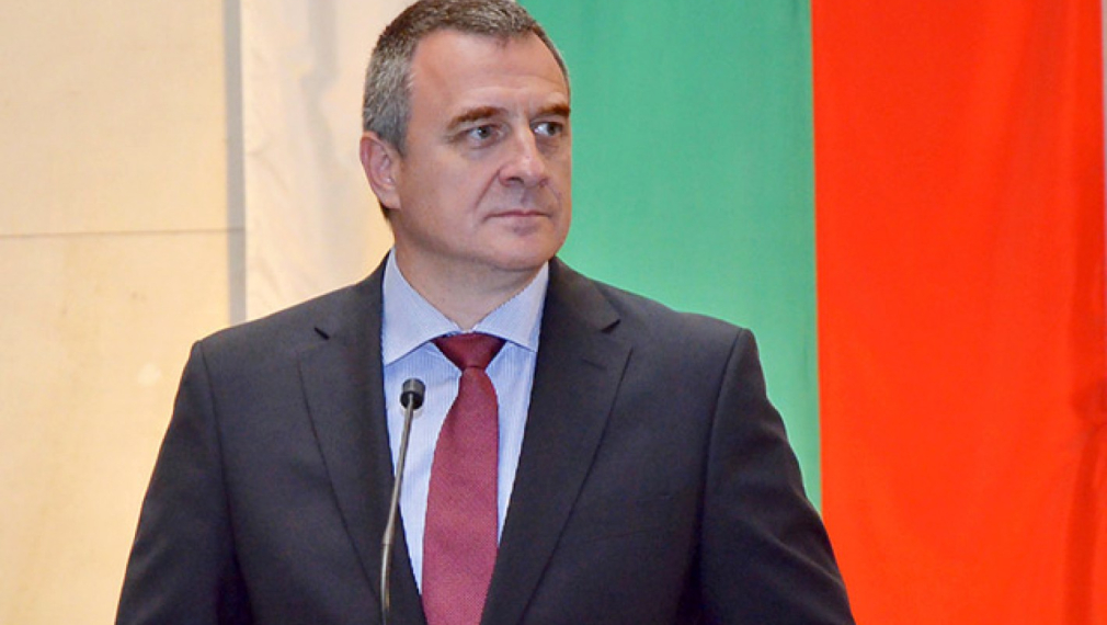 Президентът да каже какво е направил, за да не спят хора по земята, призова Йовчев Президентът да каже какво е направил, за да не спят хора по земята, призова Йовчев