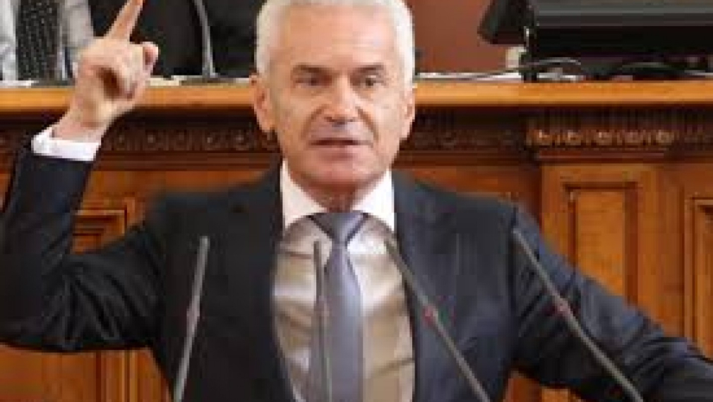 Скандали в парламента, Сидеров иска оставката на Кристалина Георгиева  