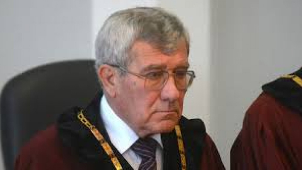 Проф. Токушев: Парламентът си изми ръцете по казуса "Пеевски" с нас  