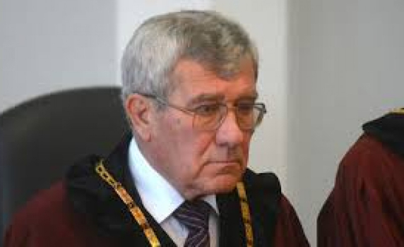 Проф. Токушев: Парламентът си изми ръцете по казуса "Пеевски" с нас  