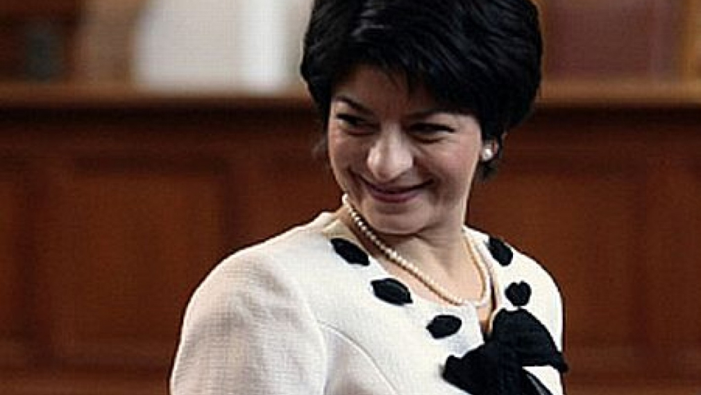Съпругът на Десислава Атанасова спечелил обществени поръчки за близо 2 милиона лева
