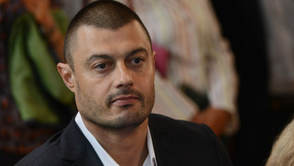 Бареков в тежка катастрофа, той  е добре