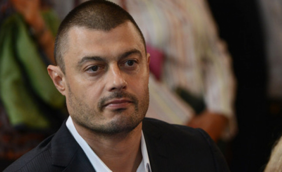 Бареков в тежка катастрофа, той  е добре
