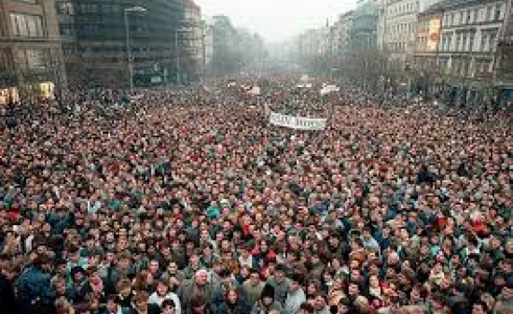 Експерти: Митингите доказаха, че водещата интрига е между БСП и ГЕРБ