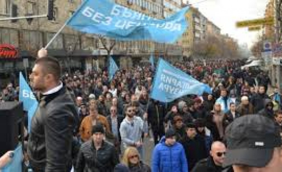 БСП и ГЕРБ единни: Посланията на Николай Бареков са пълен популизъм