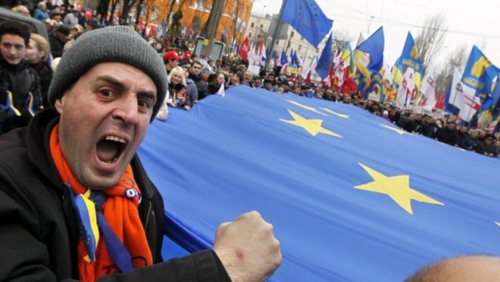 Многохиляден протест в Киев за по-близки връзки с ЕС