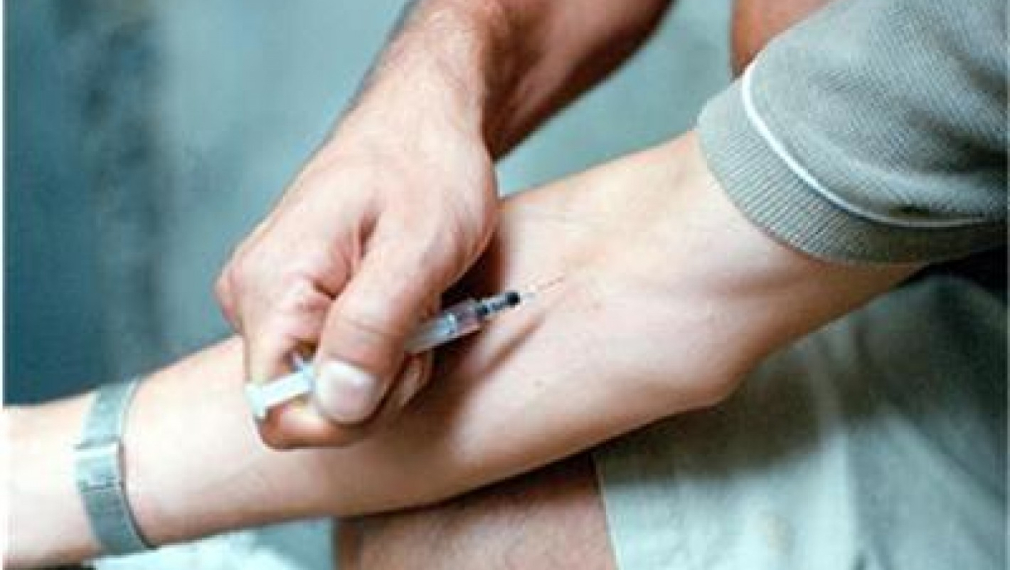 Гърци се самозаразяват с ХИВ заради европомощи