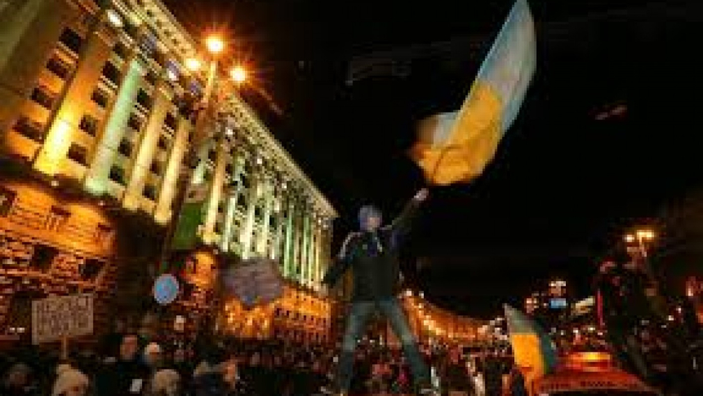 Стотици хиляди протестират в Украйна, 5000 ги пазят