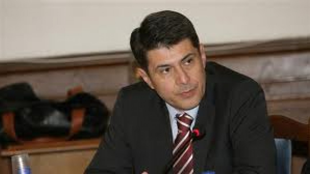 Д. Гяуров: ПОМАК е етническа патрия, съдът може да не я регистрира