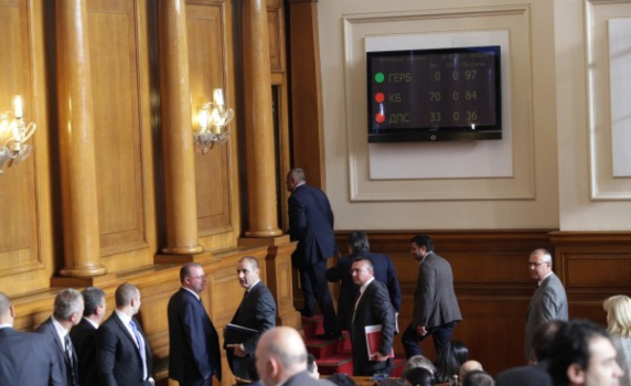 Депутатите намалиха с 1 лев партийната субсидия