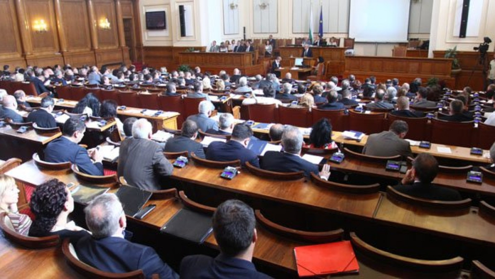 Депутатите гласуваха по съвест, пълната забрана на тютюнопушенето остава