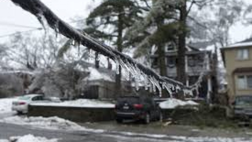 Сняг и студ в САЩ  и Канада, хиляди са без ток
