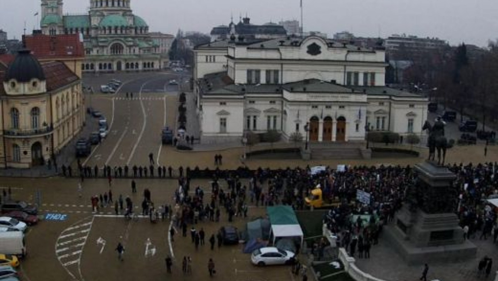 Едва няколкостотин души протестираха днес в страната (обновена) Едва няколкостотин души протестираха днес в страната (обновена)