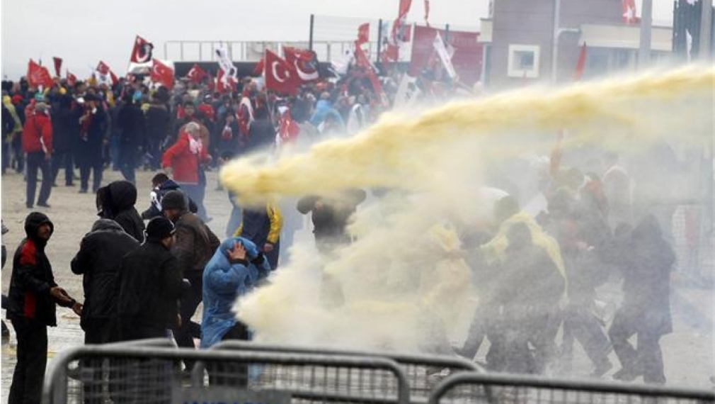 Демонстрации срещу и в подкрепа на Ердоган в Турция през нощта