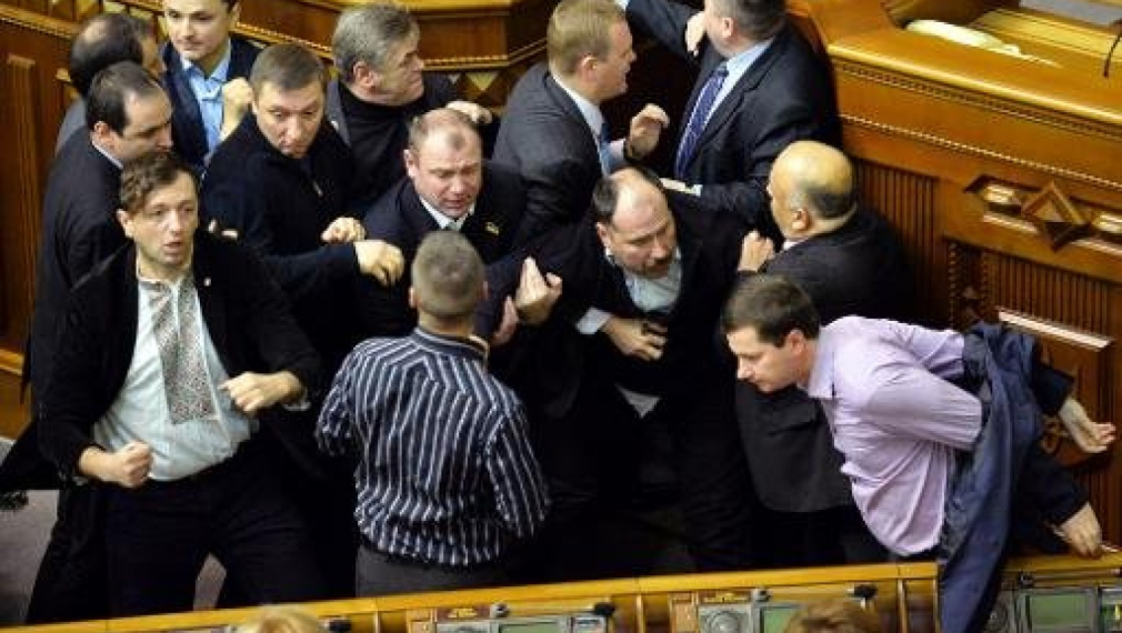 Юмручен бой в украинския парламент