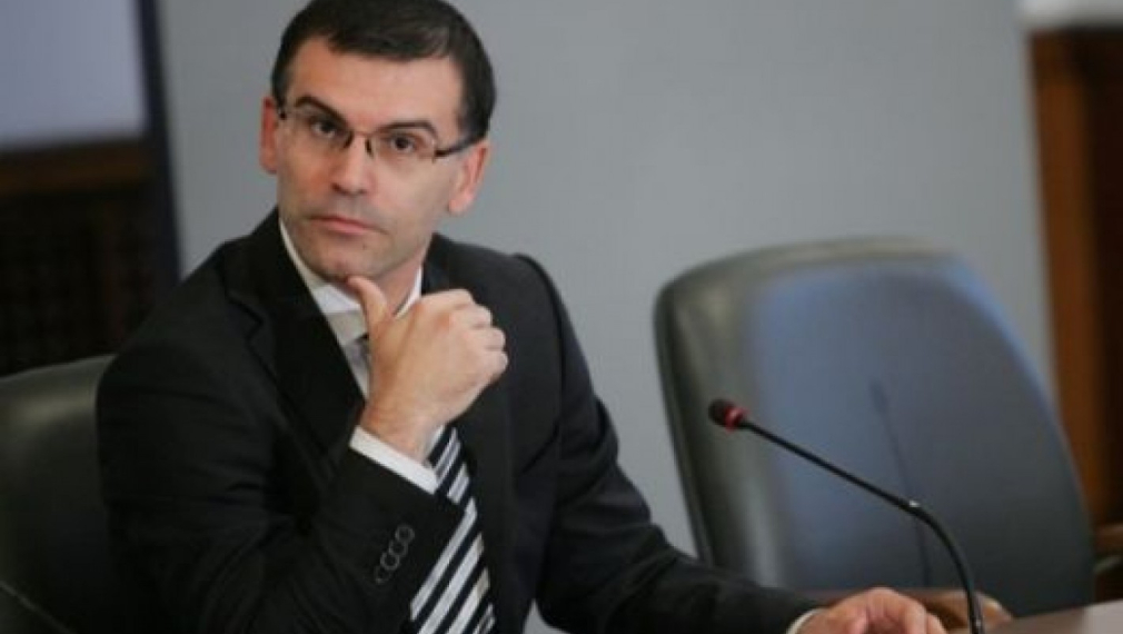 Докато предлагаше &quot;постна пица&quot;, Дянков пръснал 19 милиона за външни консултанти
