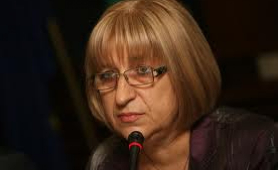 Цачева: Не се месим в БСП, те сами ще се разцепят