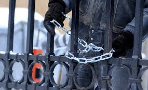 Окупацията на Университета падна, ректорът завежда дела