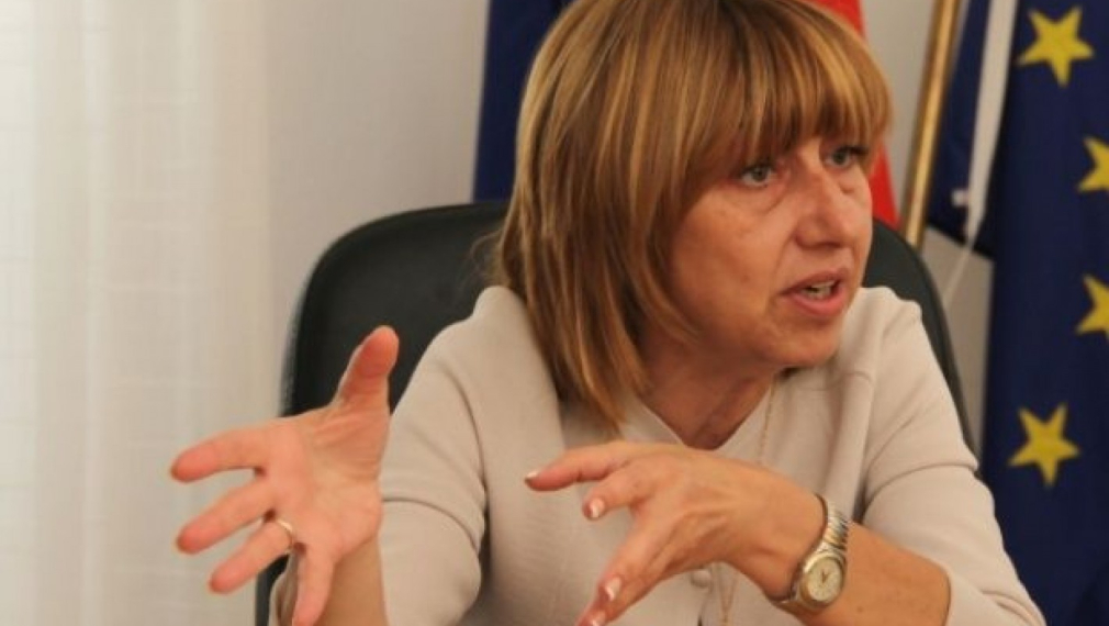 А. Клисарова: От юли ще се увеличат началните заплати на младите учители