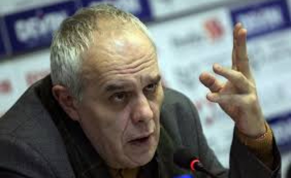 Цветанов може да влезе в едно телевизионно студио и на минутата Борисов ще е паднал