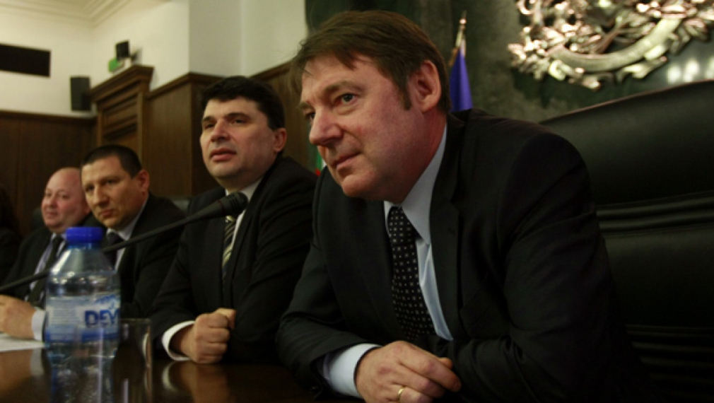 Задържаната служителка на ДАТО продавала информация от 300 до 5000 лв.