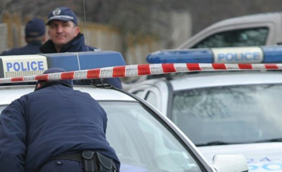 Въоръжени се опитаха да ограбят банка