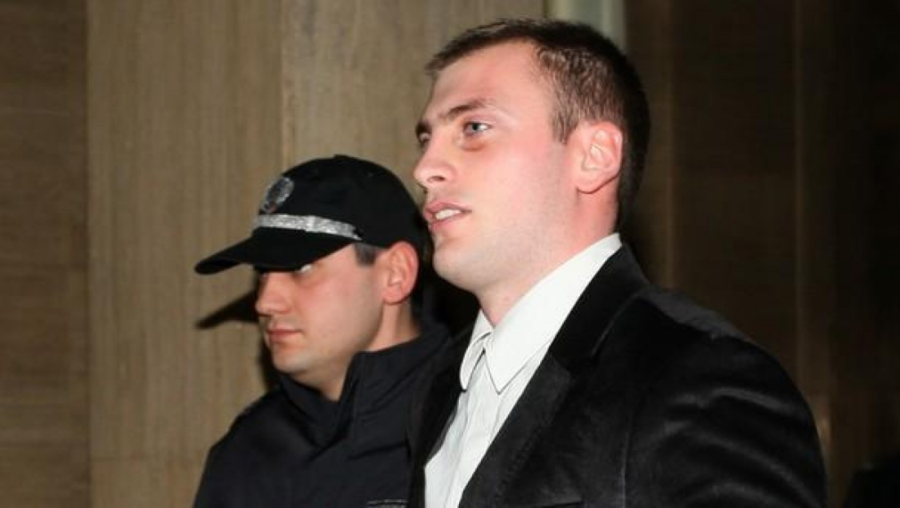 Три години и половина затвор за Октай Енимехмедов за закана за убийство на Доган