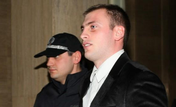 Три години и половина затвор за Октай Енимехмедов за закана за убийство на Доган