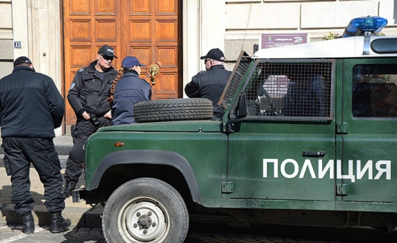 Цял ден прокурори проверяваха документацията на бивш кмет в Столичната община