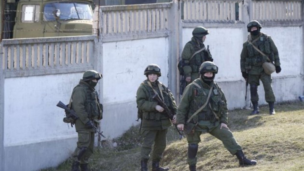 Франция запазва засега военните си договори с Русия