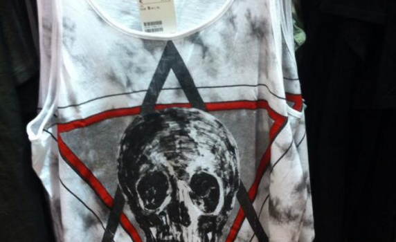 H&amp;M изтегли от пазара скандална тениска