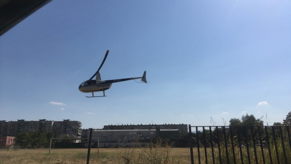 Хеликоптер с новородения Асан кацна на стадиона в "Столипиново"