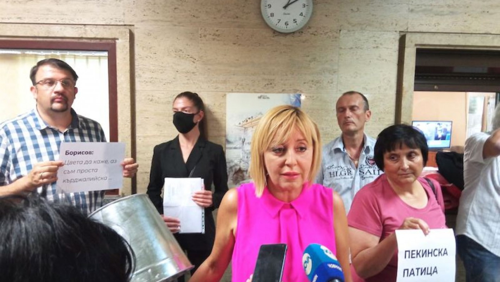 Манолова: Оставаме в парламента заради наглото и безобразно поведение на Караянчева