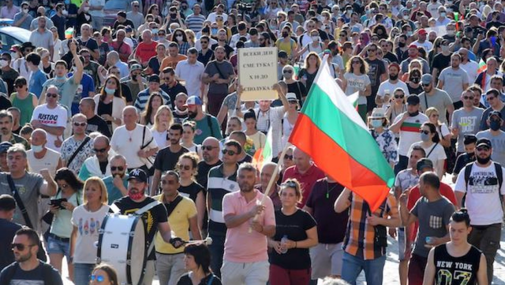 „Галъп“: 59% от българите искат оставка и избори. БСП повежда на ГЕРБ