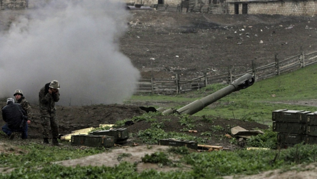 Война избухна между Армения и Азербайджан в Нагорни Карабах